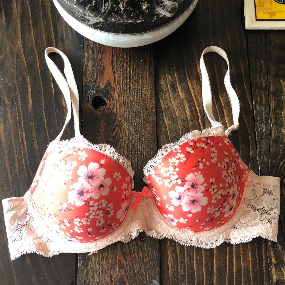 Pink Victoria’s Secret bra